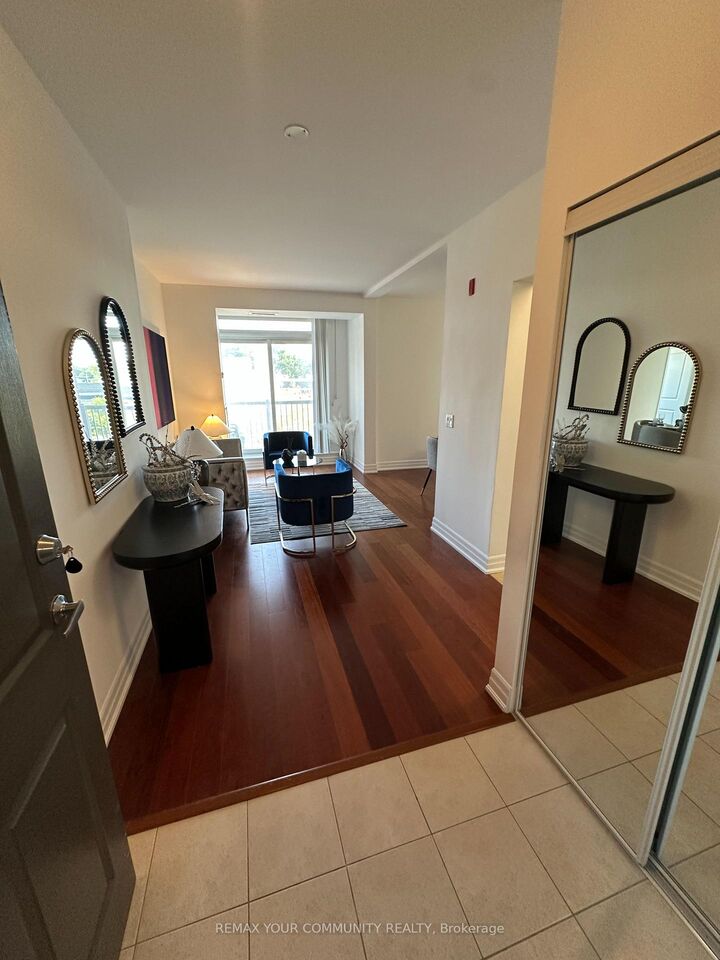 Property Photo:  15450 Yonge Street 205  ON L4G 0K1 