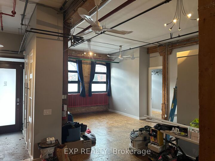 Property Photo:  2480 Dundas Street W 2474  ON M6P 1W9 