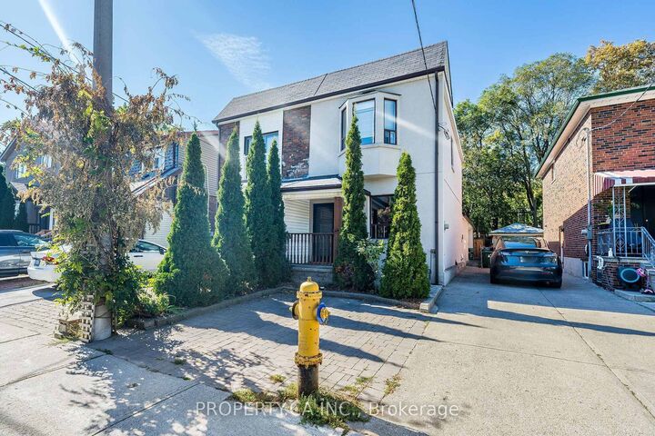 Property Photo:  32 Frankdale Avenue  ON M4J 3Z9 