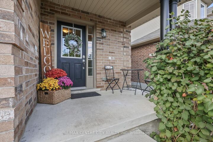 Property Photo:  2296 Yellowbirch Way  ON N6G 0L3 