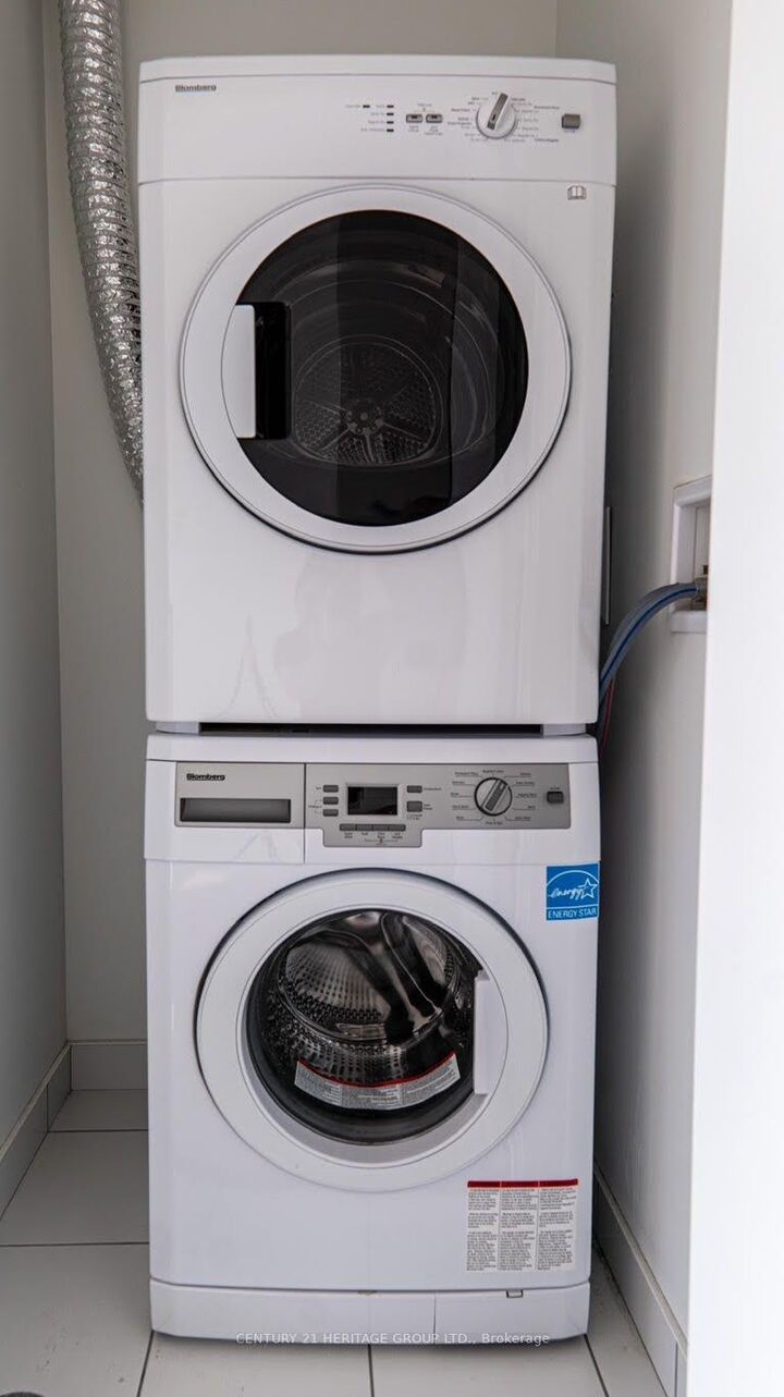 Property Photo:  501 St Clair Avenue W 1709  ON M5P 0A2 