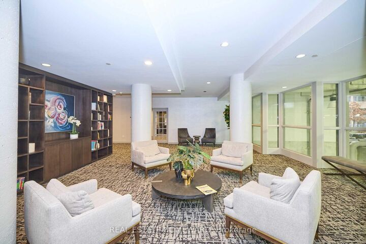 Property Photo:  15 Maitland Place 208  ON M4Y 2X3 