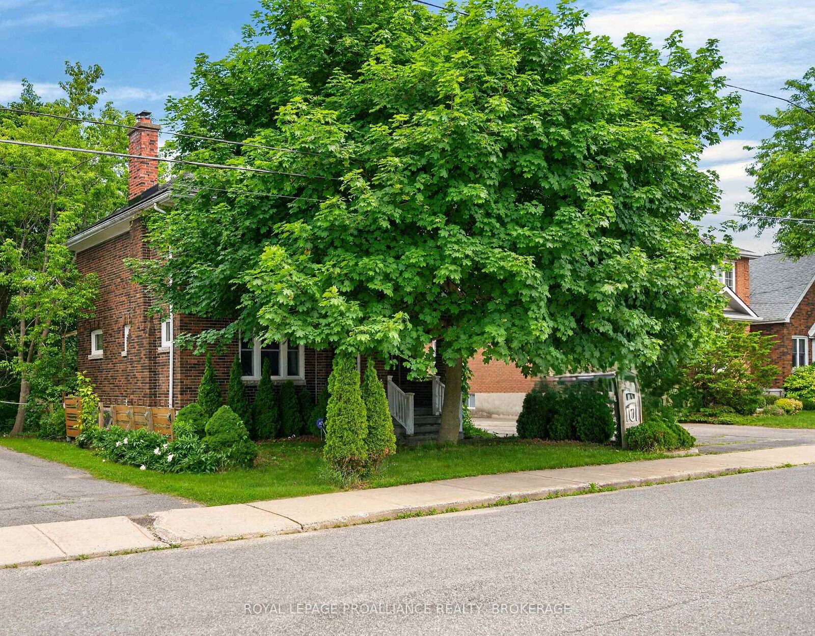 Property Photo:  101 Napier Street  ON K7L 4G2 
