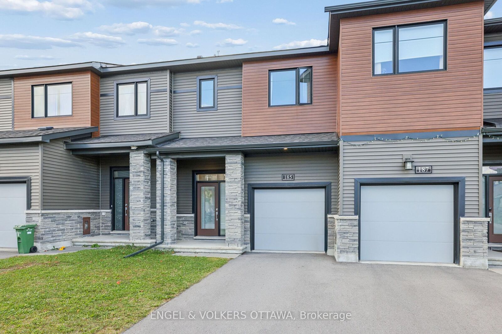 Property Photo: 185 Chakra Street ON K2J 6Z3