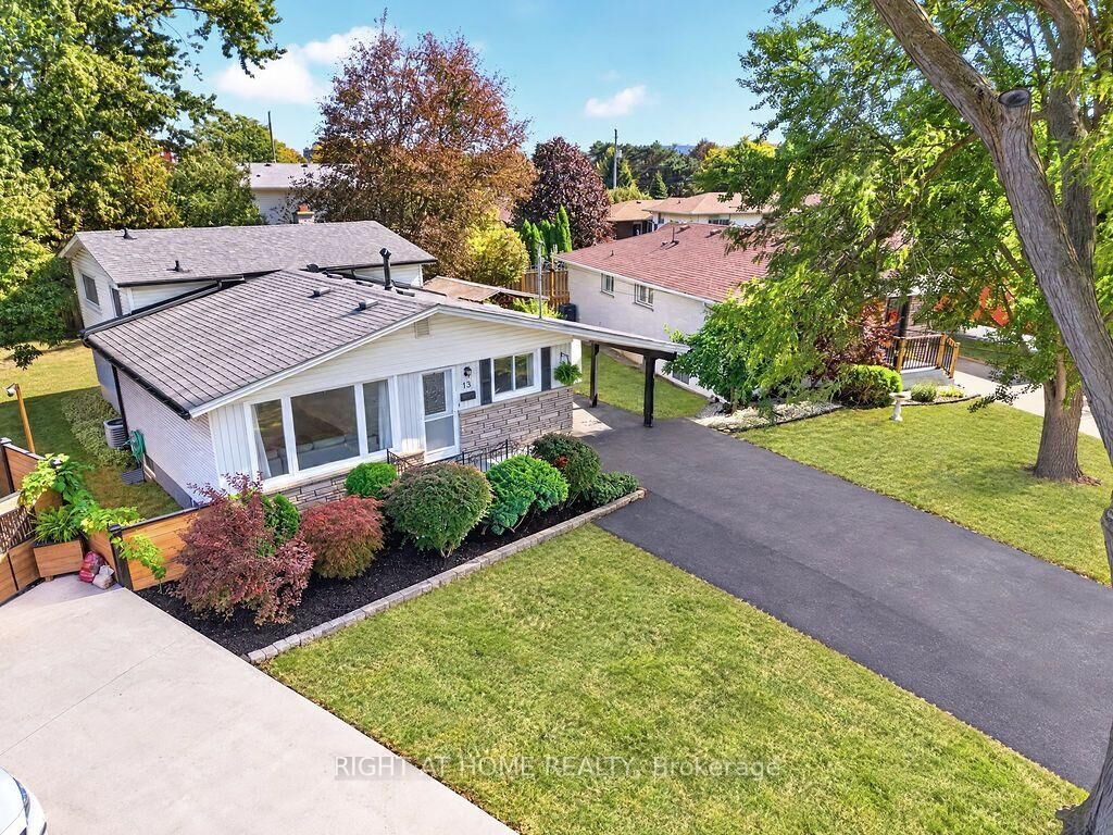 Photo de la propriété:  13 Crawford Drive  ON L8H 2N9 