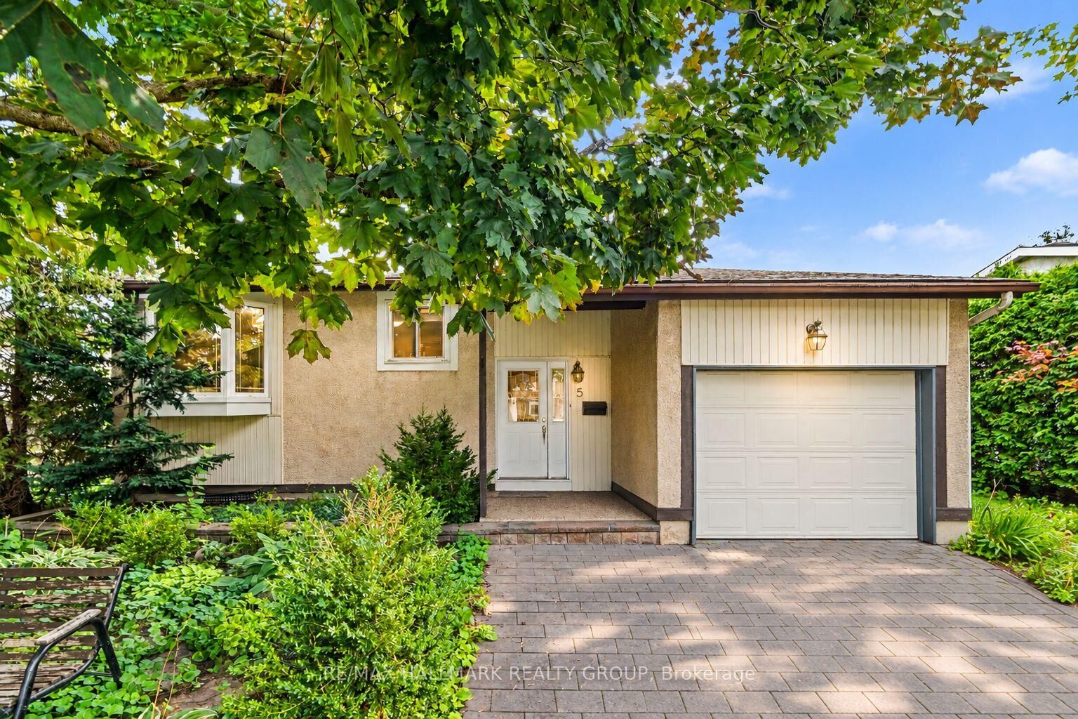 Property Photo:  5 Lansfield Way  ON K2G 3V7 