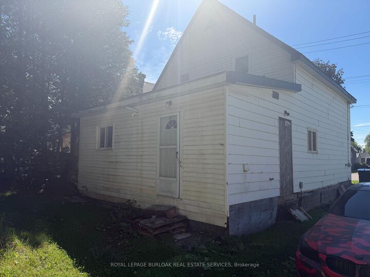 Property Photo:  158 Trelawne Avenue  ON P6B 2N2 
