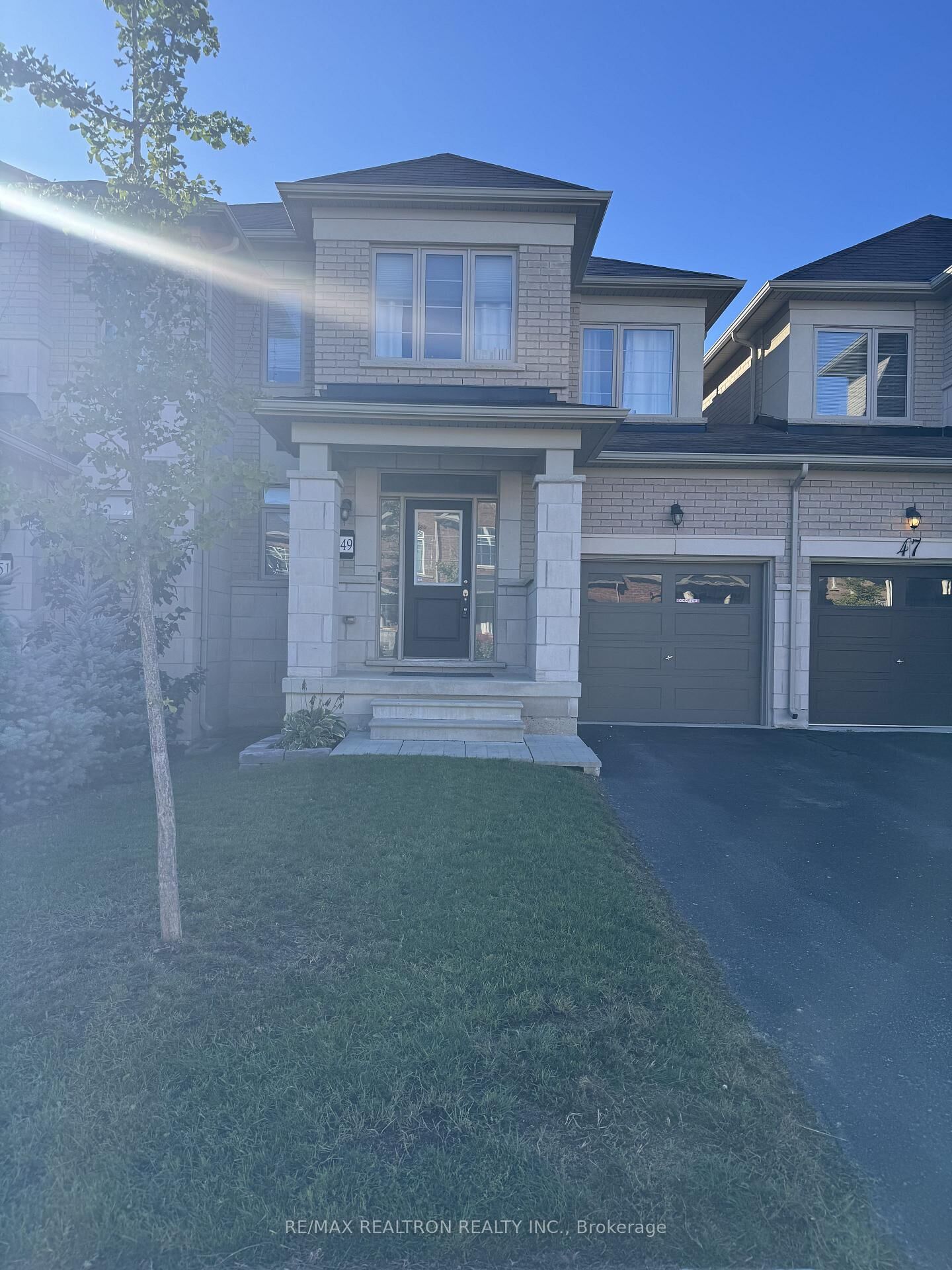Photo de la propriété:  49 Mondial Crescent  ON L9N 0S2 