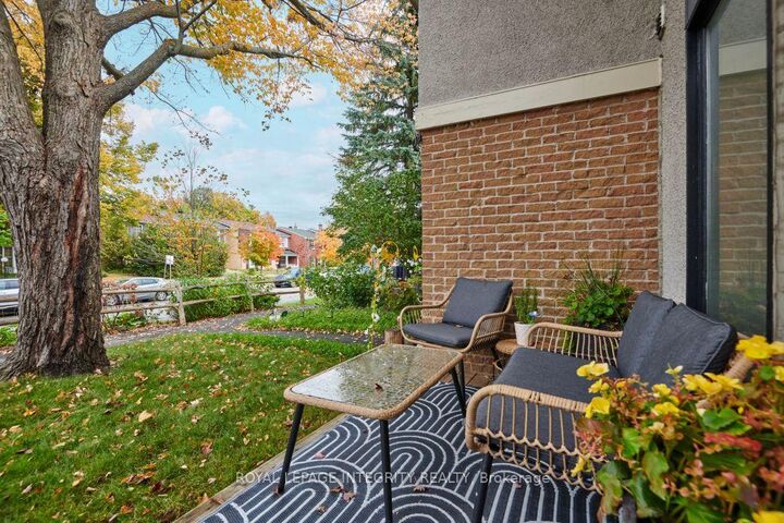 Property Photo:  236 Monterey Drive  ON K2H 7B2 