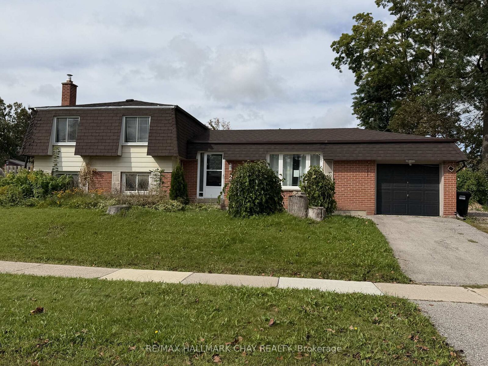 Property Photo:  2 Birchwood Drive  ON L4M 4Z3 