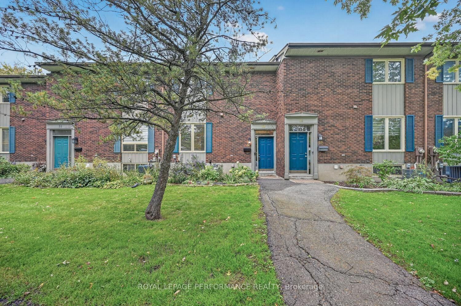 Property Photo:  30 Viewpointe Private  ON K1V 1M6 