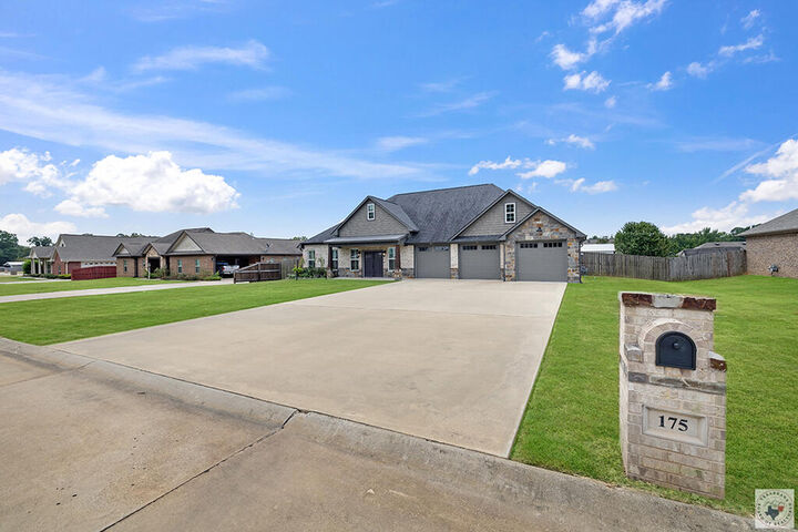 Property Photo: 175 Patriot Way TX 75501