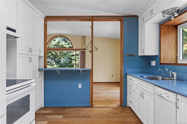 Property Photo:  443 Hoylake Rd W  BC V9K 1J5 