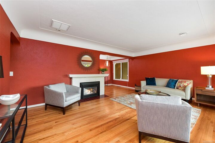 Property Photo:  3213 Aldridge St  BC V8P 4L7 