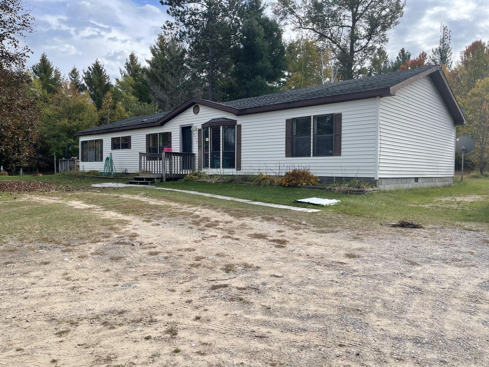Property Photo: 5438 E Pinewood Trail MI 48653