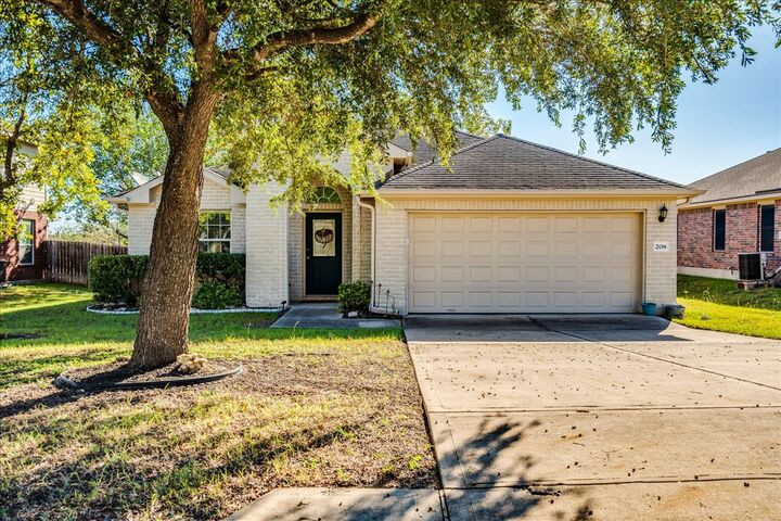 Property Photo:  208 Ashwood N Drive N  TX 78640 