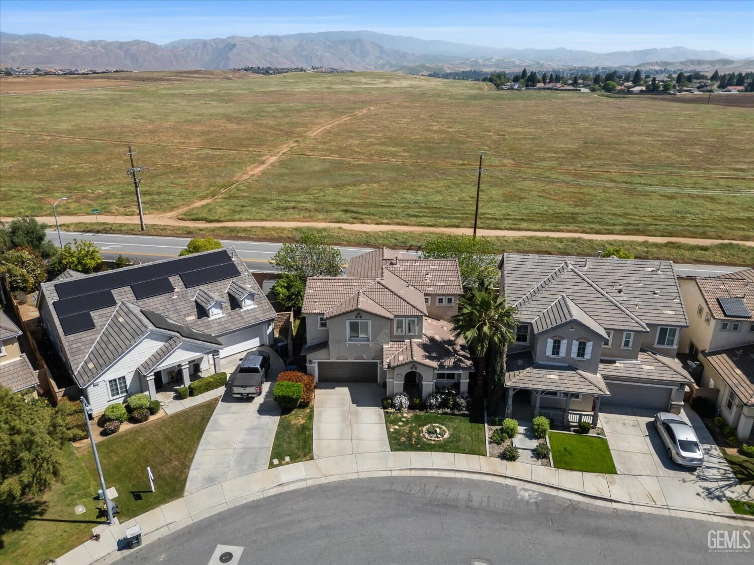 Property Photo: 6119 Pilar Way CA 93306