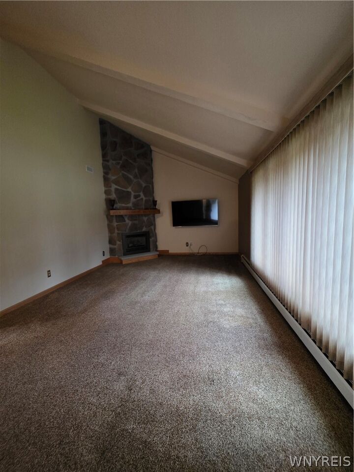 Property Photo:  44 Stephens Court  NY 14086 