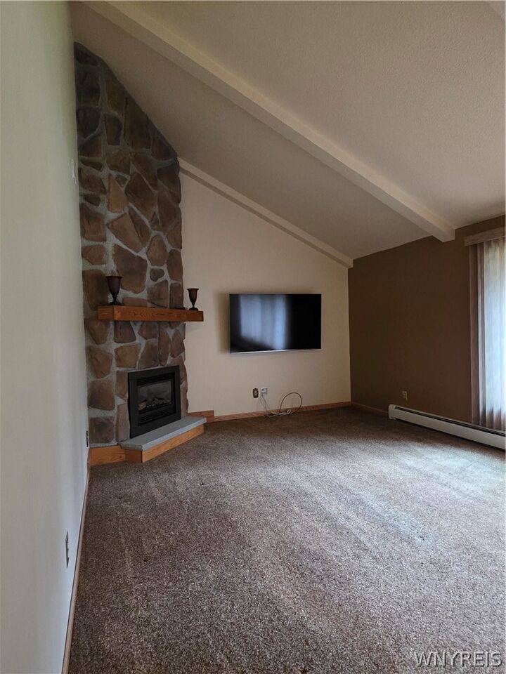 Property Photo:  44 Stephens Court  NY 14086 