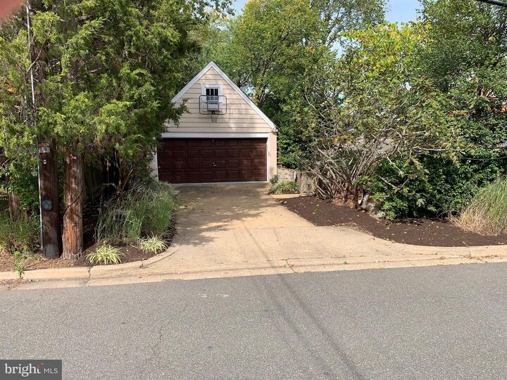 Property Photo:  600 N Ivy Street N  VA 22201 