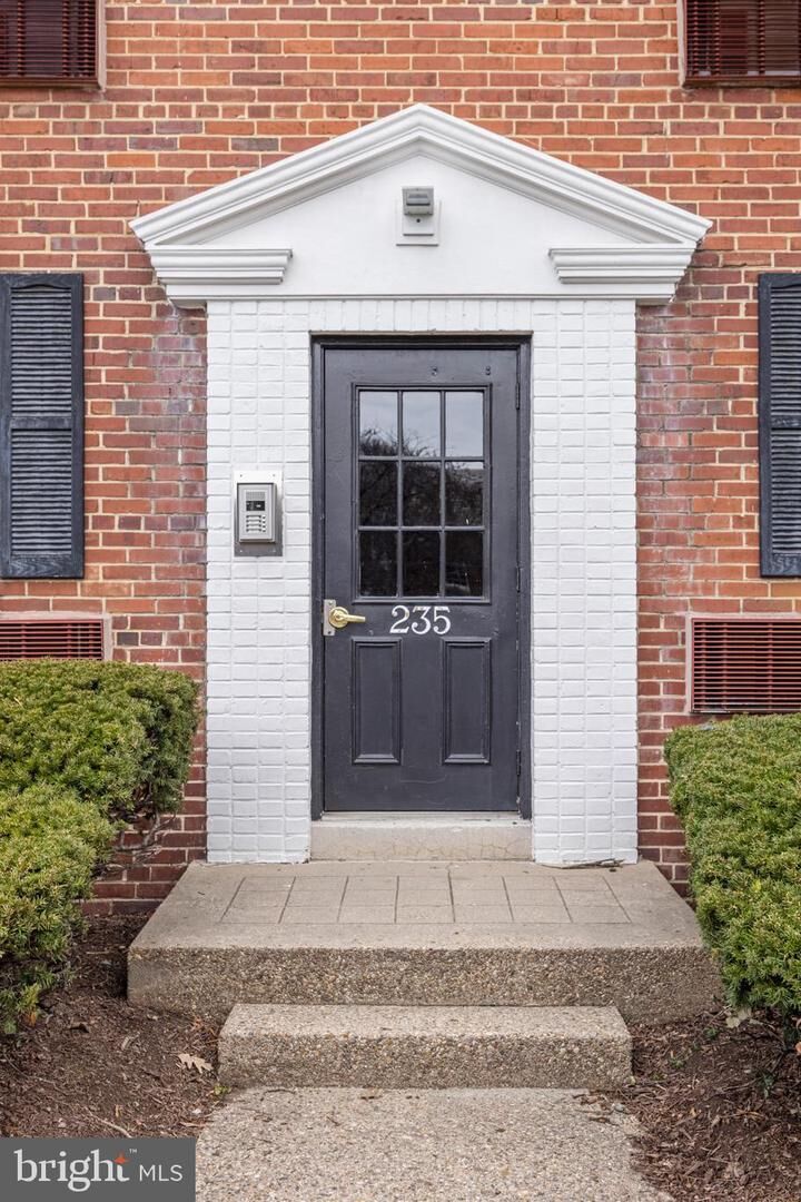 Property Photo:  235 N George Mason Drive 235-4  VA 22203 