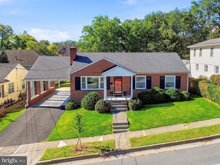 Property Photo:  411 Mosby Street  VA 22601 