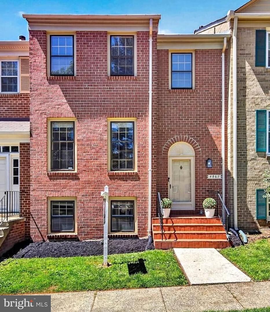 Property Photo:  4867 Carriagepark Road  VA 22032 
