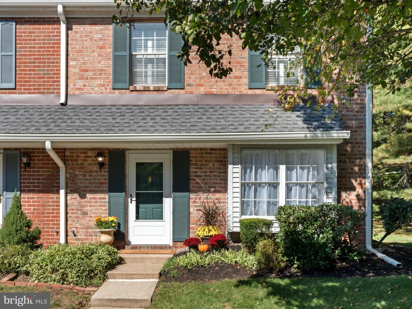 Property Photo:  11 Viburnum Court  NJ 08648 