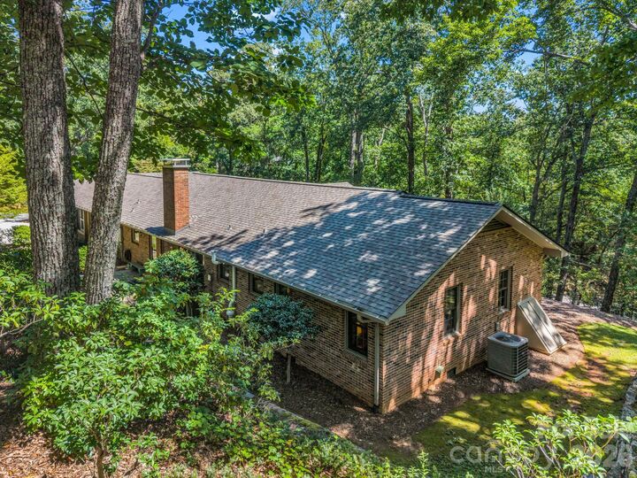 Property Photo:  280 Overlook Circle  NC 28782 