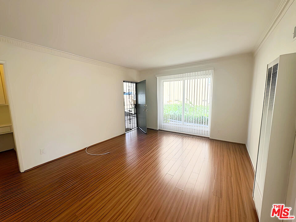Property Photo:  4919 Beverly Blvd, Unit 1  CA 90004 