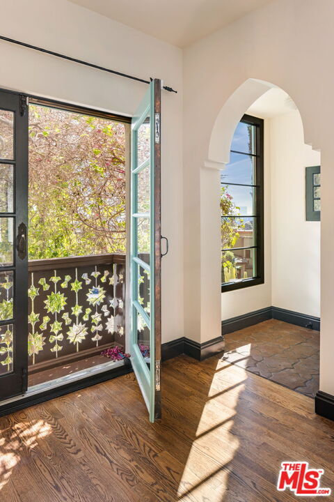 Property Photo:  3313 Descanso Dr  CA 90026 