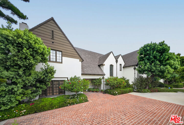 Property Photo:  200 S June St  CA 90004 