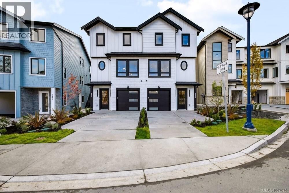 Property Photo:  821 Blackbird Place  BC V9B 6T6 