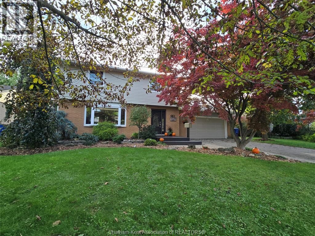 Property Photo: 184 Chippewa Drive ON N7M 5S1