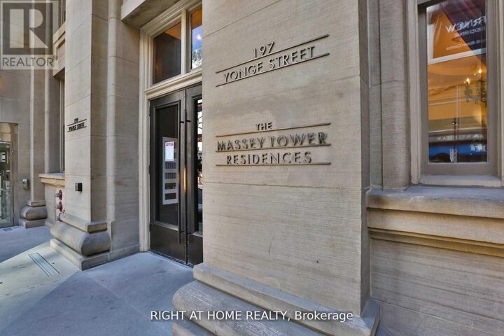 Property Photo:  197 Yonge Street 5614  ON M5B 1M4 