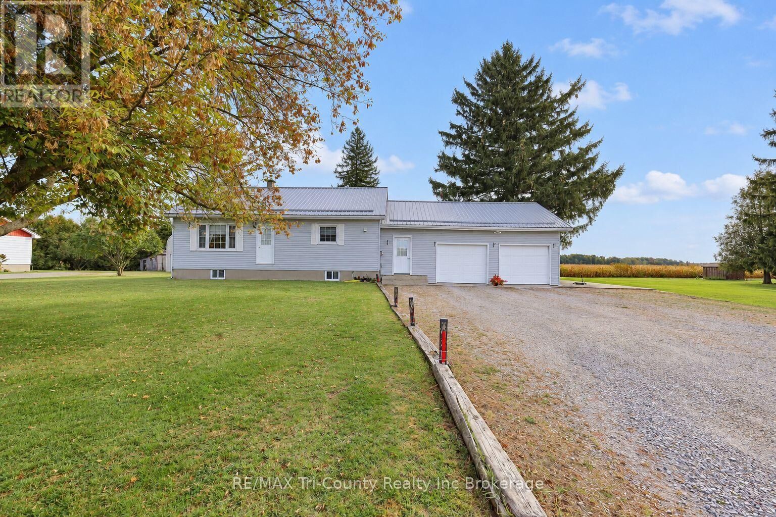 Property Photo:  782 Norfolk County Road 28  ON N0E 1G0 