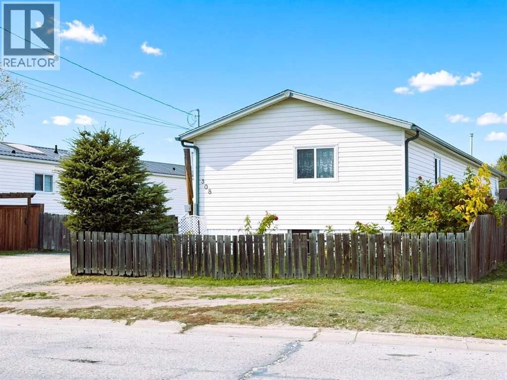 Property Photo:  308 1A Avenue Southwest  AB T0G 2A4 