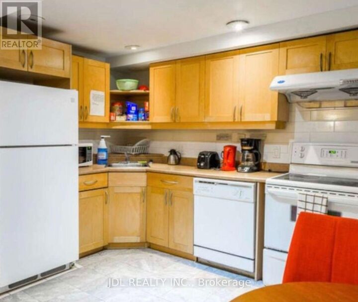 Property Photo: 118 Shuter St Street ON M5A 2N6