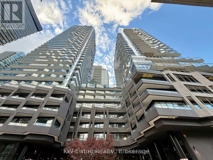 Property Photo:  110 Broadway Avenue 513  ON M4P 1V7 