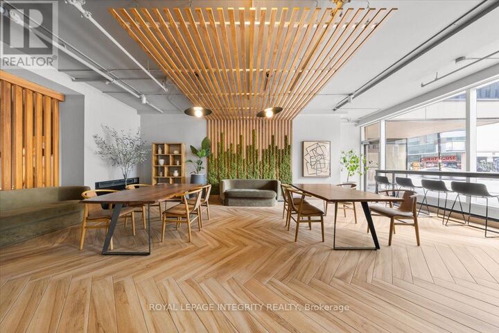 Property Photo:  161 Laurier Avenue West 1017  ON K1P 5J2 