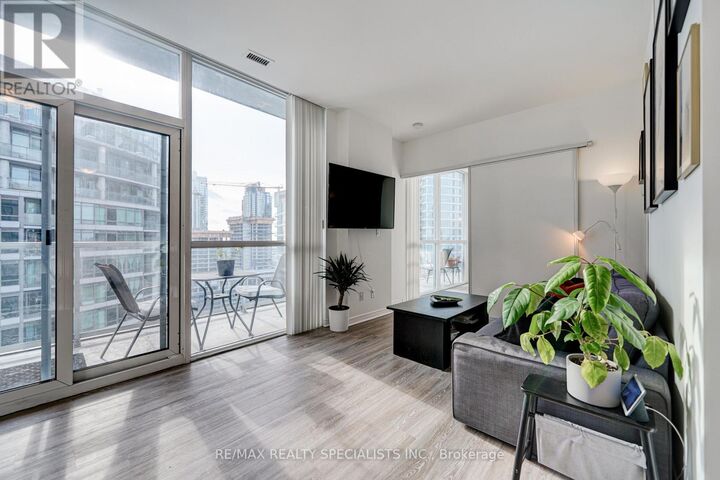 Property Photo:  352 Front Street 2305  ON M5V 0K3 
