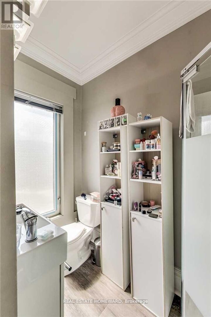 Property Photo: 73 Elm Grove Avenue 4 ON M6K 2J2