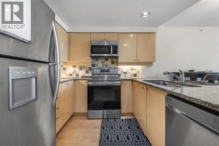 Property Photo:  1008 Cambie Street 190X  BC V6B 6J7 