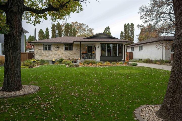 Property Photo: 39 Tyrone Bay MB R2M 4R3