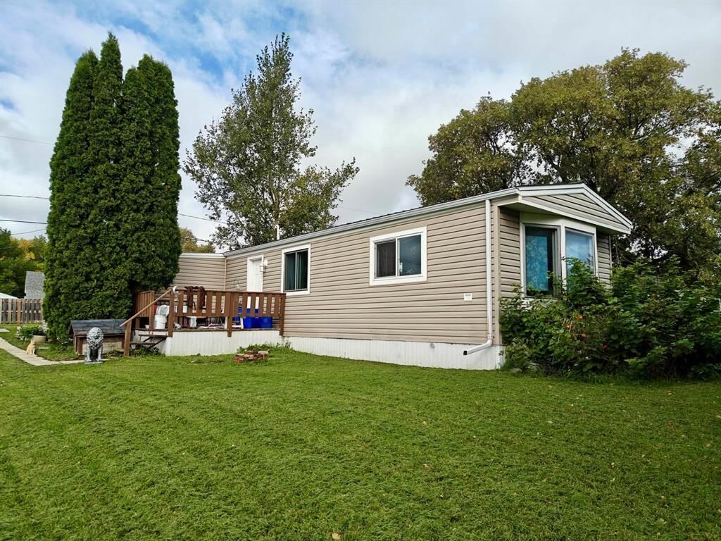 Property Photo:  117 Market Street  MB R0K 0H0 