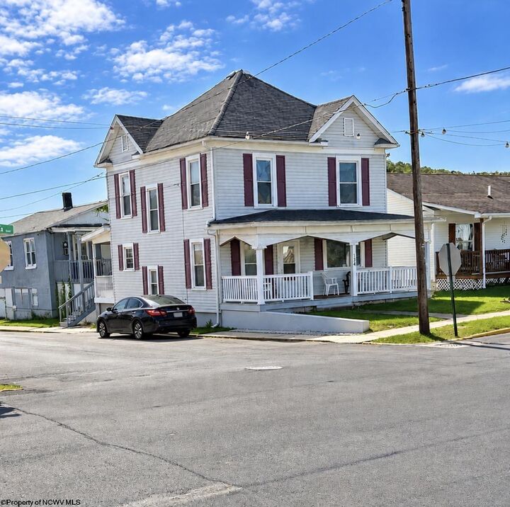 Property Photo: 134 Pennsylvania Avenue WV 26301