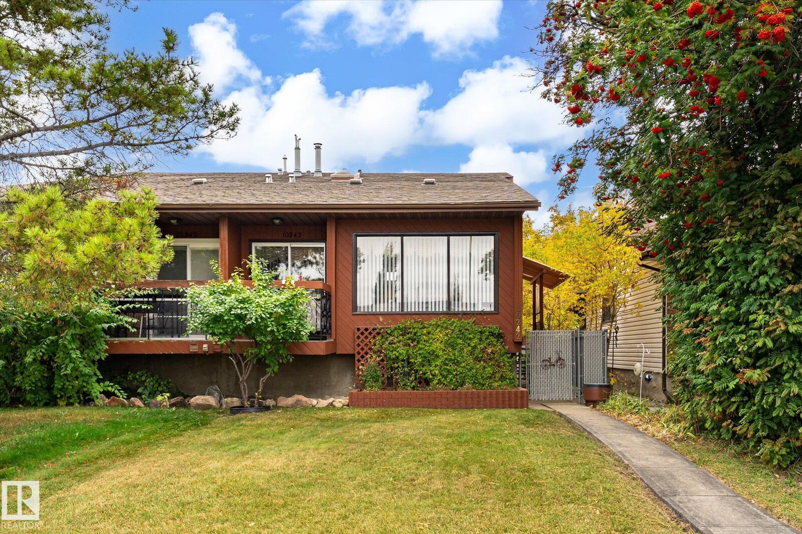 Property Photo:  10242 161 Street NW  AB T5P 3J1 