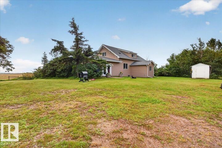 Property Photo:  543069 Range Road 191  AB T0B 0W0 