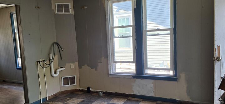 Property Photo: 1015 S Santa Fe KS 67401