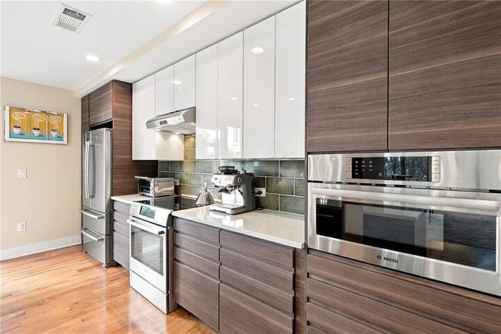 Property Photo: 565 Peachtree Street NE 702 GA 30308